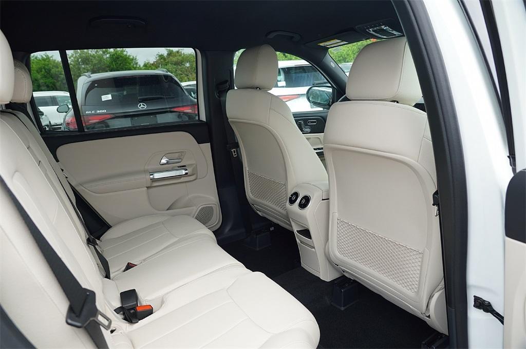 new 2025 Mercedes-Benz GLB 250 car, priced at $40,840