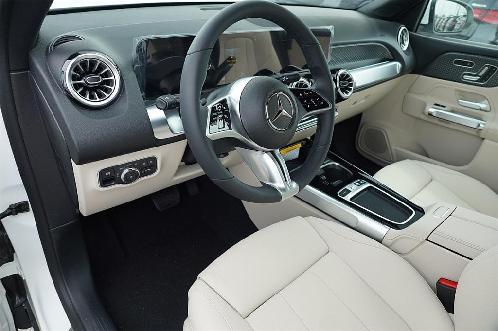 new 2025 Mercedes-Benz GLB 250 car, priced at $40,840