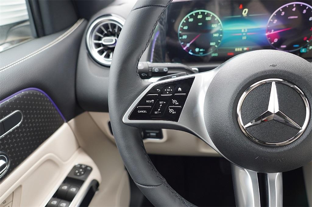 new 2025 Mercedes-Benz GLB 250 car, priced at $40,840