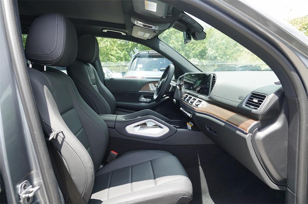 new 2025 Mercedes-Benz GLS 450 car, priced at $89,177
