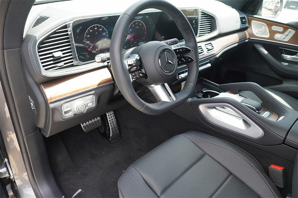 new 2025 Mercedes-Benz GLS 450 car, priced at $89,177