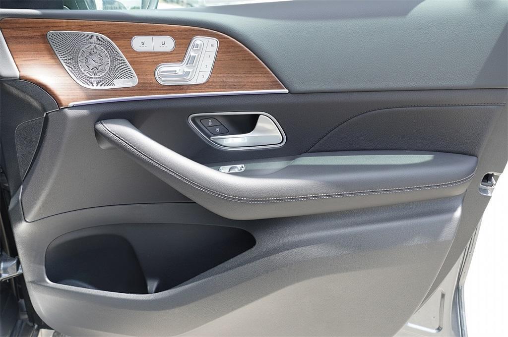 new 2025 Mercedes-Benz GLS 450 car, priced at $89,177