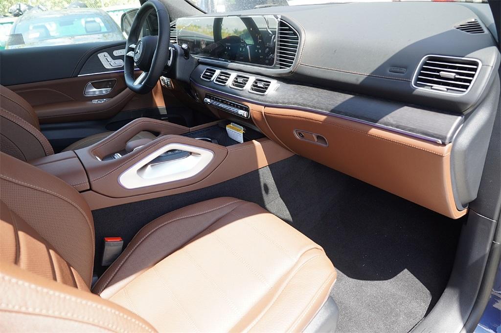 new 2025 Mercedes-Benz GLS 580 car, priced at $113,316