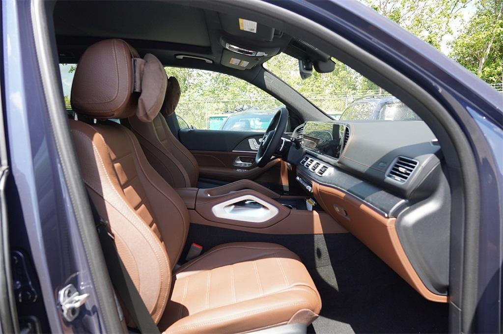 new 2025 Mercedes-Benz GLS 580 car, priced at $113,316
