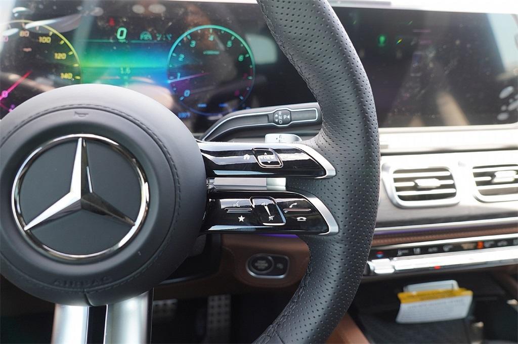 new 2025 Mercedes-Benz GLS 580 car, priced at $113,316