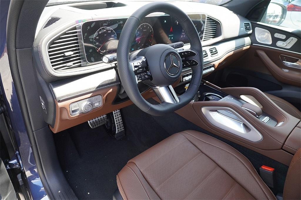 new 2025 Mercedes-Benz GLS 580 car, priced at $113,316