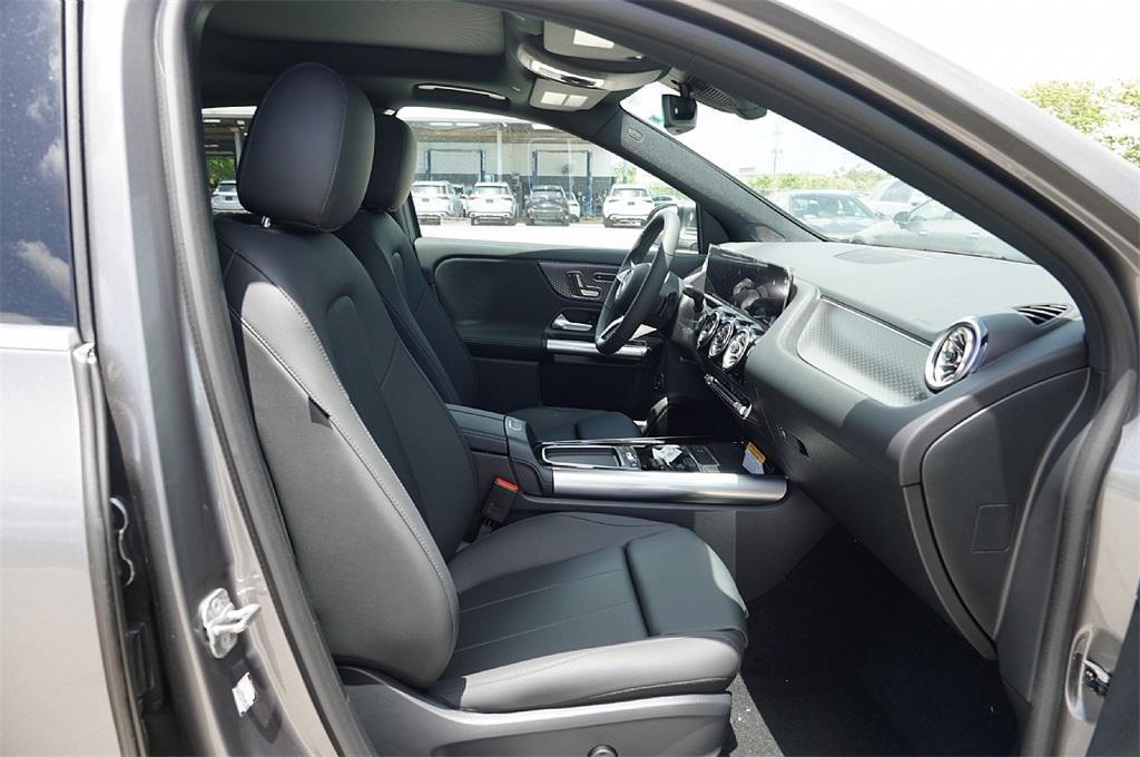 new 2025 Mercedes-Benz GLA 250 car, priced at $42,612