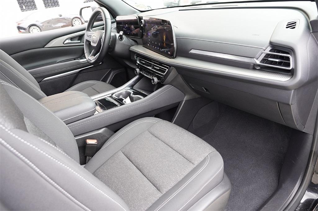 used 2024 Chevrolet Traverse car, priced at $32,190