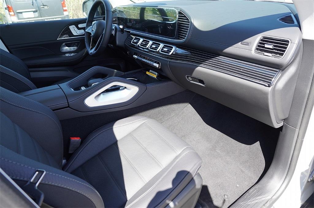 new 2025 Mercedes-Benz GLS 450 car, priced at $91,093