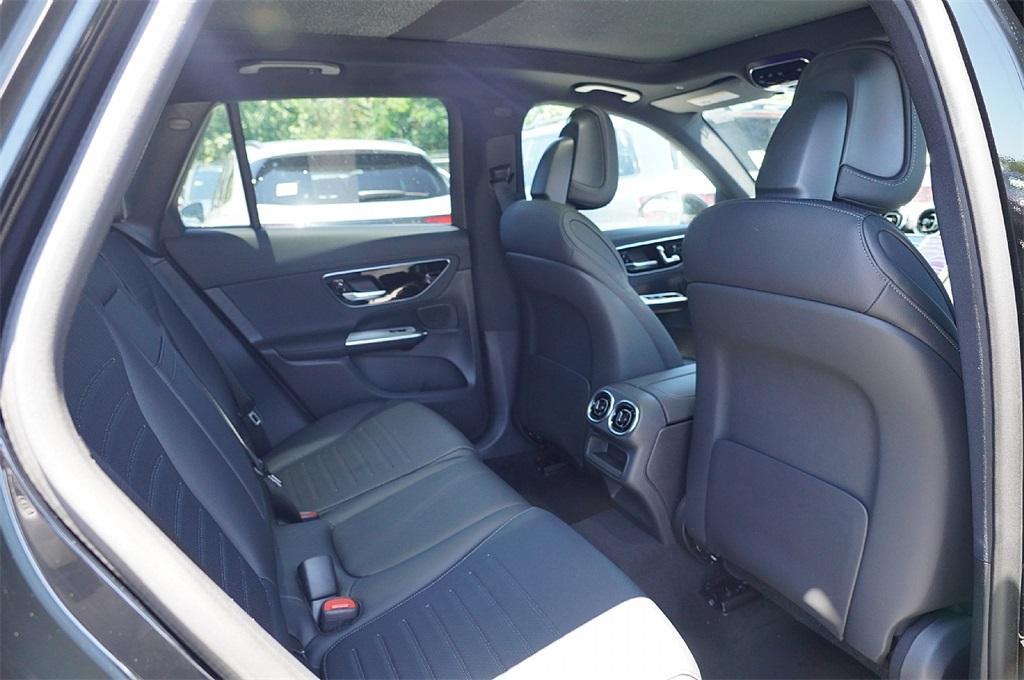 new 2025 Mercedes-Benz GLC 300 car