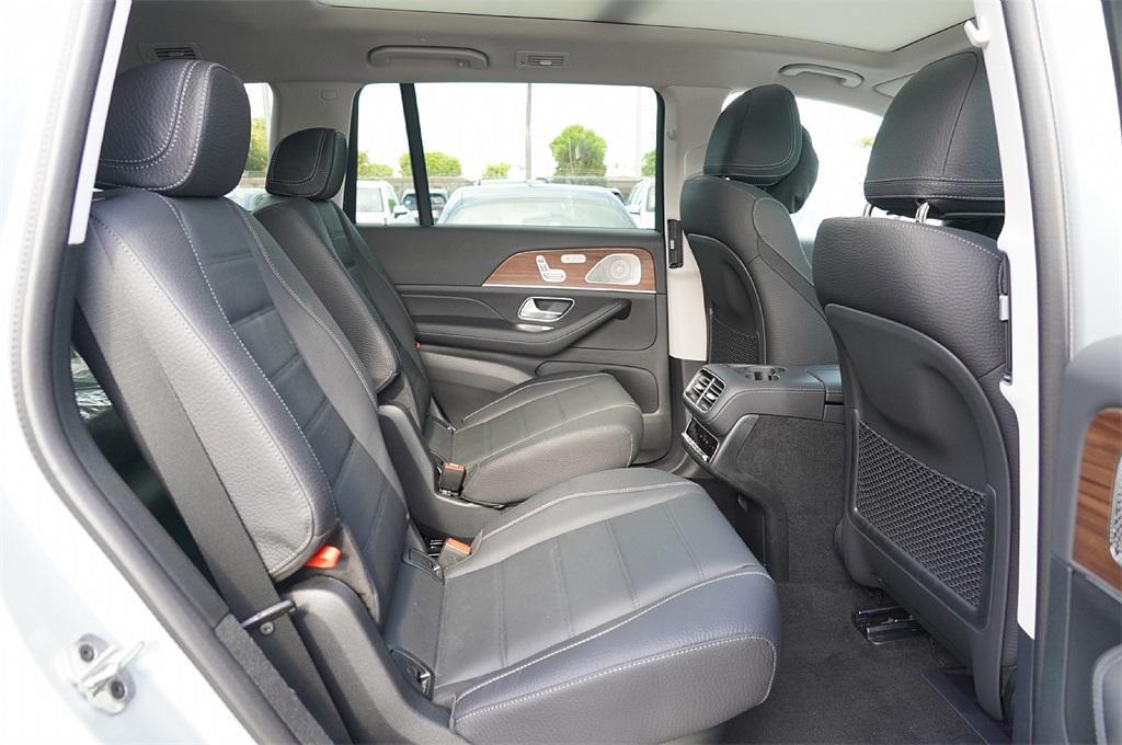 new 2025 Mercedes-Benz GLS 450 car, priced at $90,746