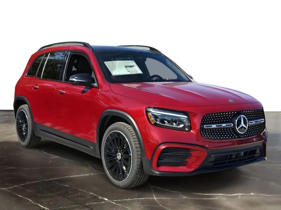 new 2024 Mercedes-Benz GLB 250 car, priced at $53,619