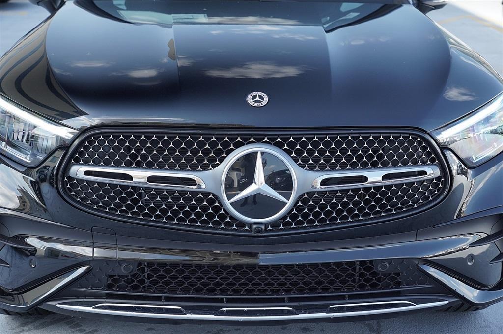 new 2025 Mercedes-Benz GLC 300 car, priced at $56,164