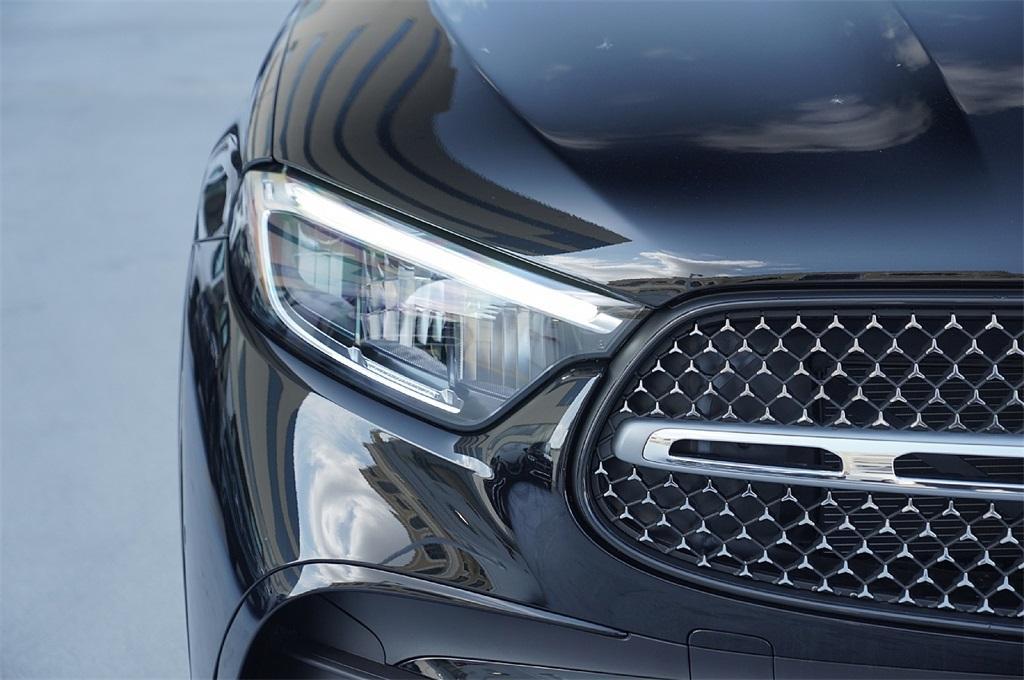 new 2025 Mercedes-Benz GLC 300 car, priced at $56,164