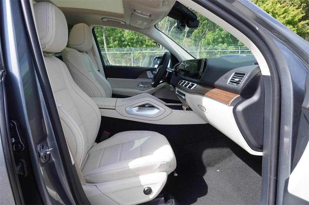 new 2025 Mercedes-Benz GLS 450 car, priced at $88,211