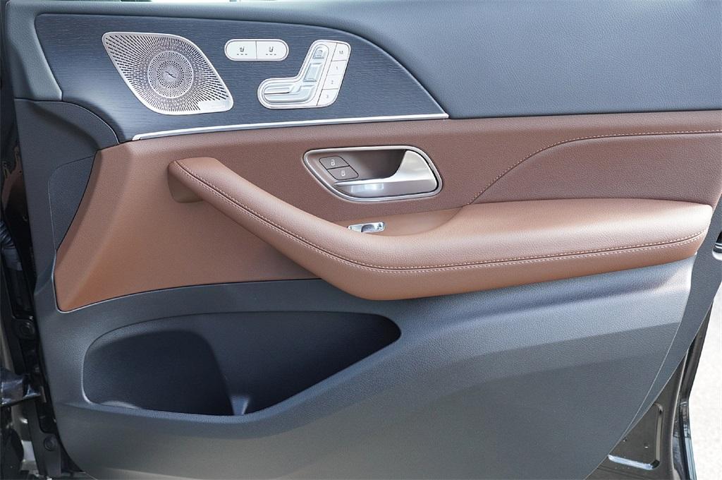 new 2025 Mercedes-Benz GLS 450 car, priced at $90,169