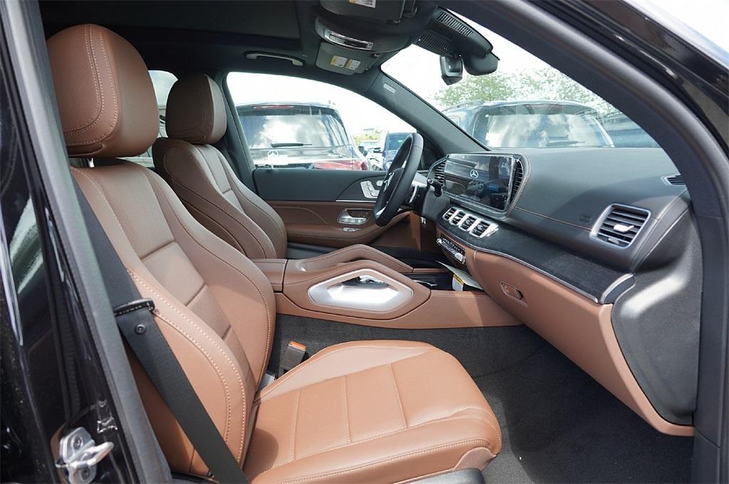 new 2025 Mercedes-Benz GLS 450 car, priced at $90,169