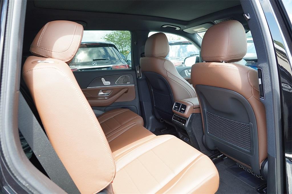 new 2025 Mercedes-Benz GLS 450 car, priced at $90,169
