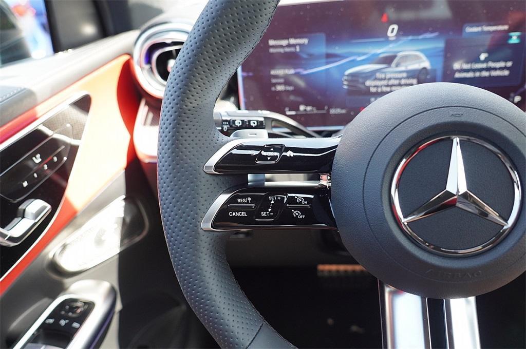 new 2025 Mercedes-Benz GLC 300 car