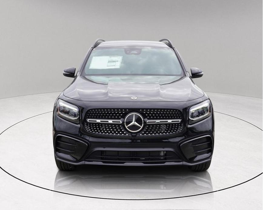 new 2025 Mercedes-Benz GLB 250 car, priced at $47,112