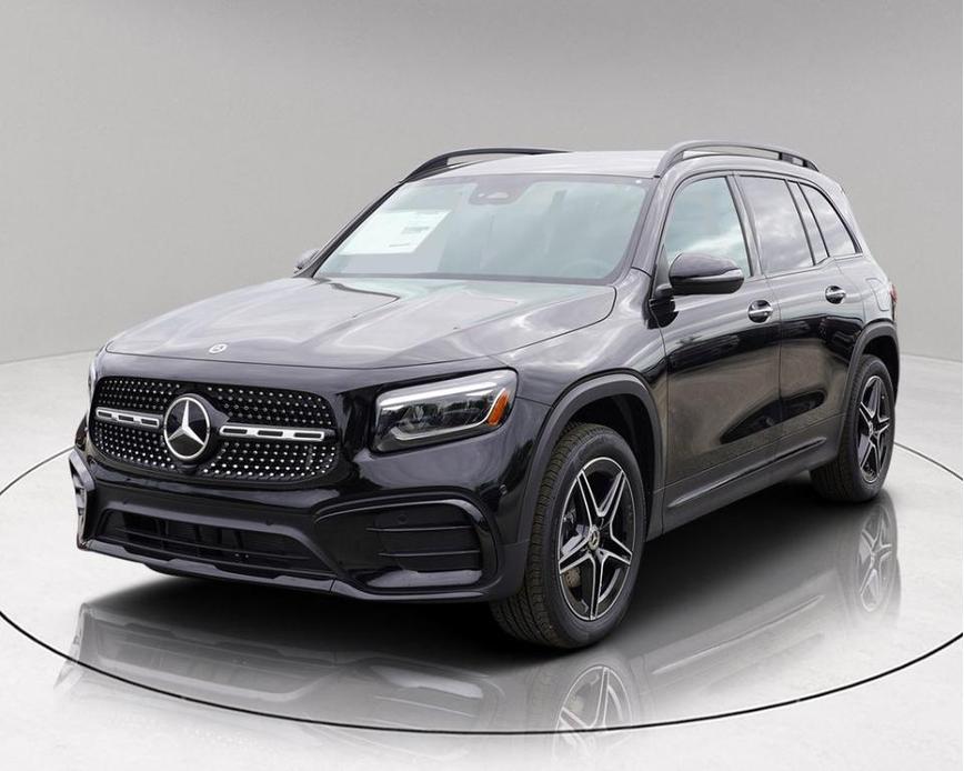 new 2025 Mercedes-Benz GLB 250 car, priced at $47,112