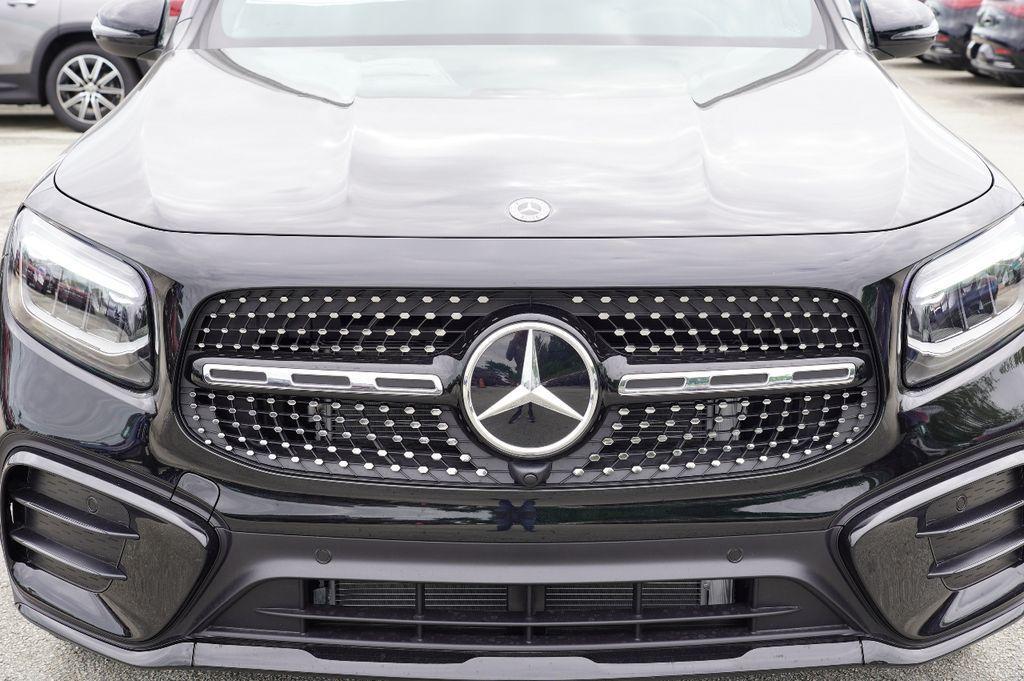 new 2025 Mercedes-Benz GLB 250 car, priced at $47,112