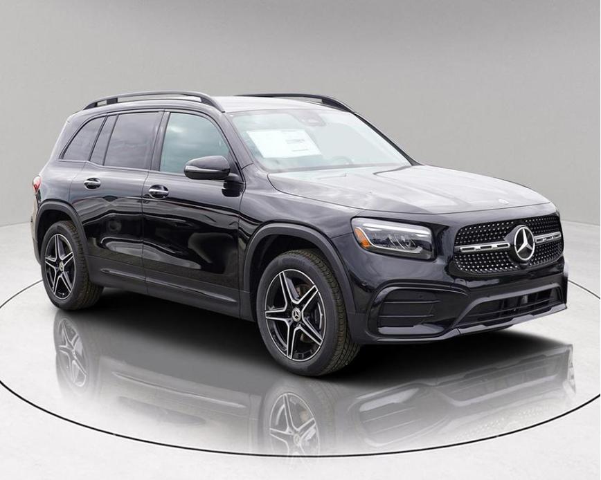 new 2025 Mercedes-Benz GLB 250 car, priced at $47,112