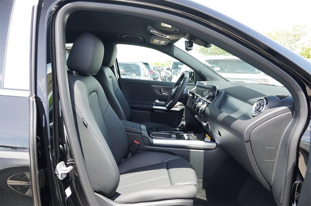 new 2025 Mercedes-Benz GLA 250 car, priced at $39,943