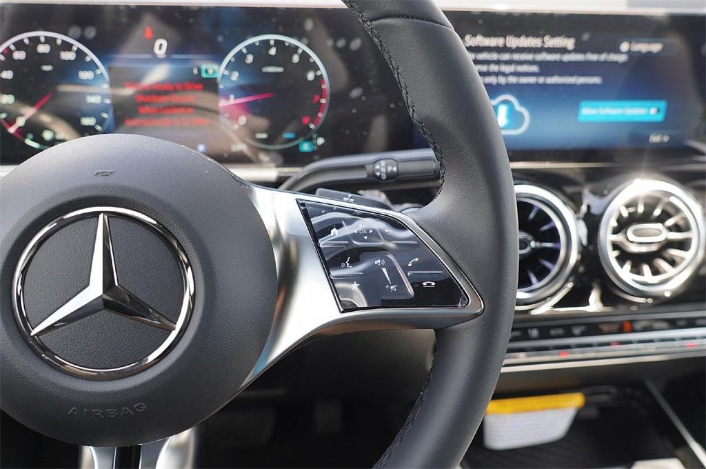 new 2025 Mercedes-Benz GLA 250 car, priced at $39,943