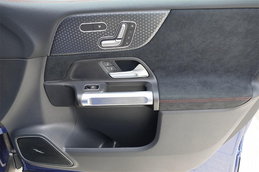 new 2025 Mercedes-Benz GLB 250 car, priced at $47,247