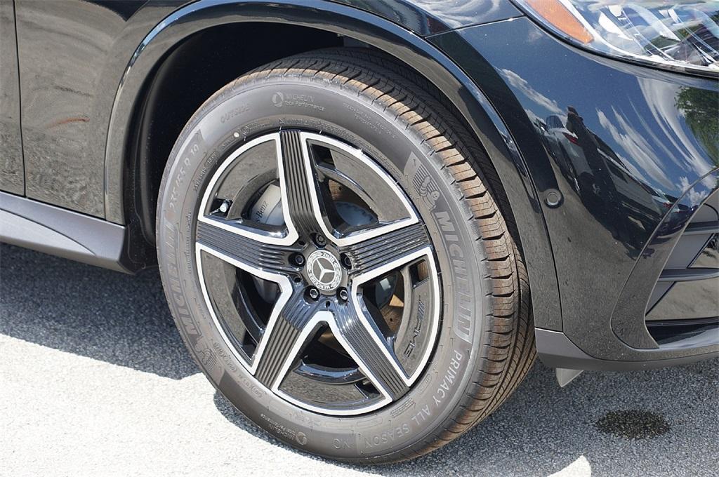 new 2025 Mercedes-Benz GLC 300 car, priced at $51,552