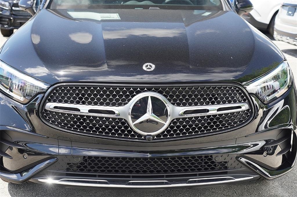 new 2025 Mercedes-Benz GLC 300 car, priced at $51,552