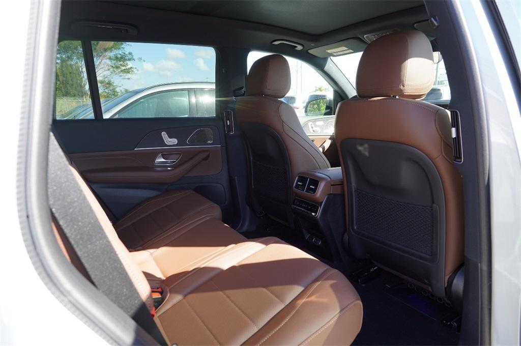 new 2025 Mercedes-Benz GLS 450 car, priced at $90,656