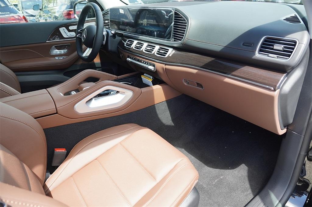 new 2025 Mercedes-Benz GLS 450 car, priced at $89,054