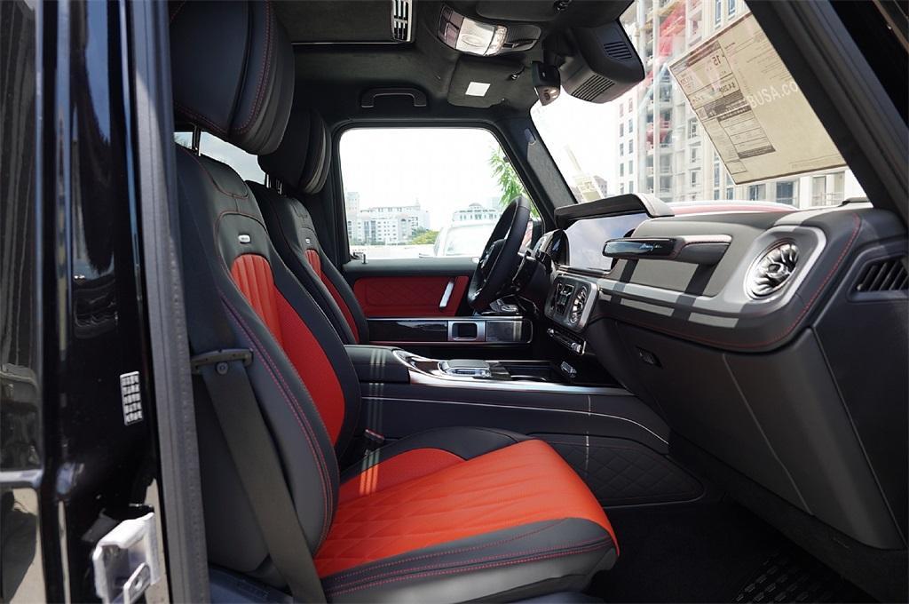 new 2025 Mercedes-Benz AMG G 63 car, priced at $210,065
