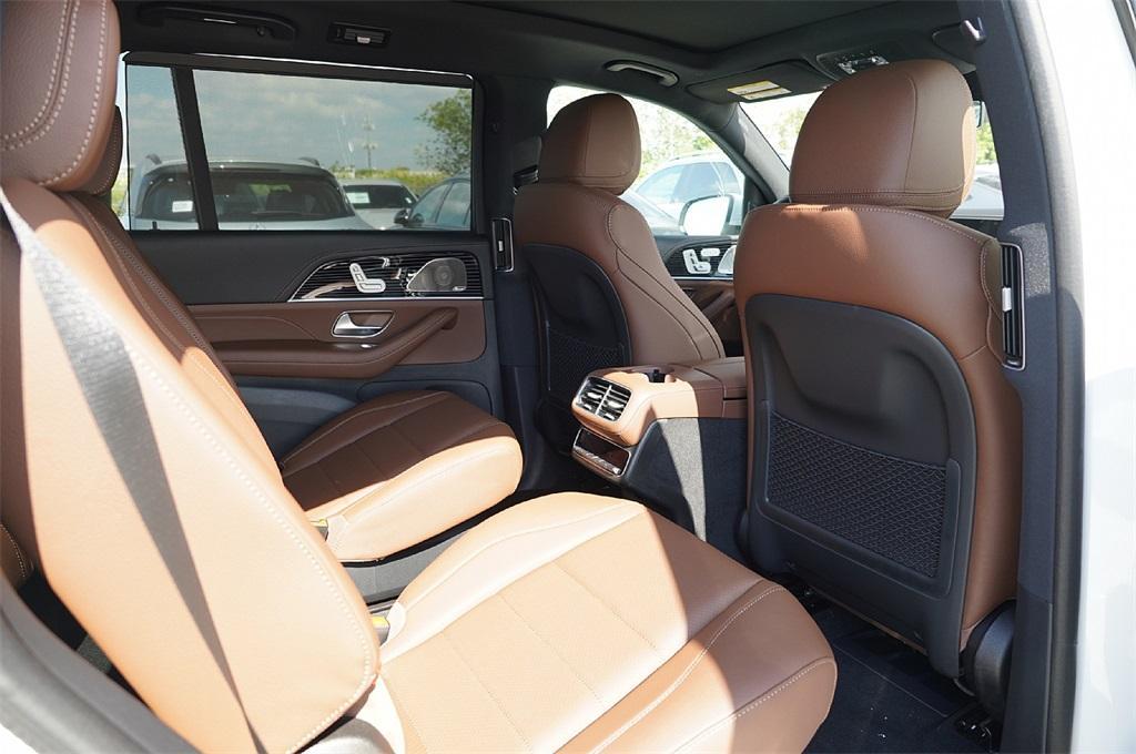 new 2025 Mercedes-Benz GLS 450 car, priced at $93,604
