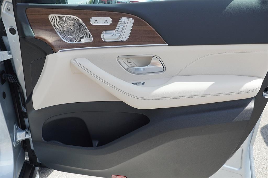 new 2025 Mercedes-Benz GLS 450 car, priced at $91,795