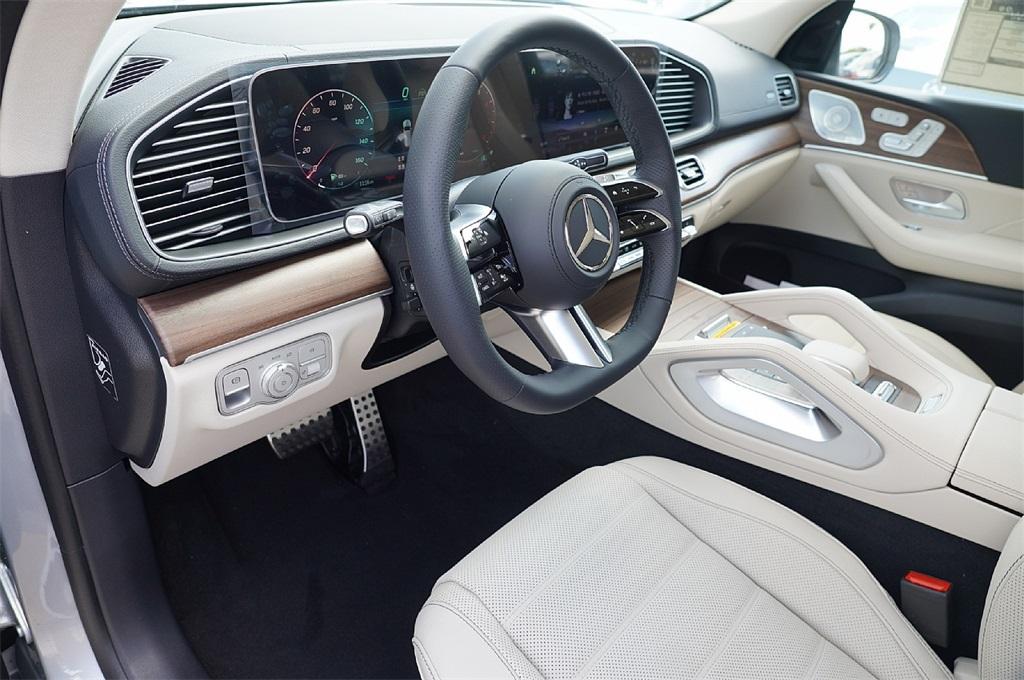 new 2025 Mercedes-Benz GLS 450 car, priced at $91,795