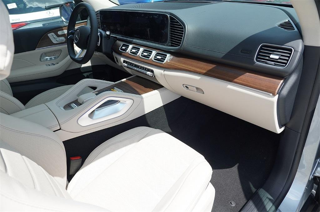 new 2025 Mercedes-Benz GLS 450 car, priced at $91,795