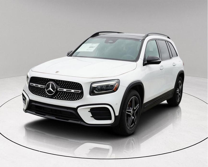 new 2024 Mercedes-Benz GLB 250 car, priced at $48,268