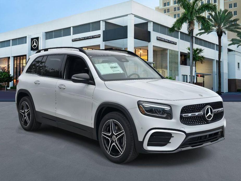 new 2024 Mercedes-Benz GLB 250 car, priced at $54,460