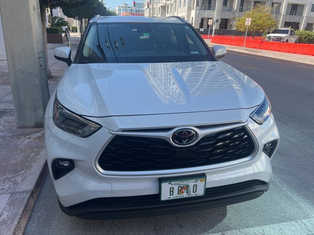 used 2022 Toyota Highlander car, priced at $38,556