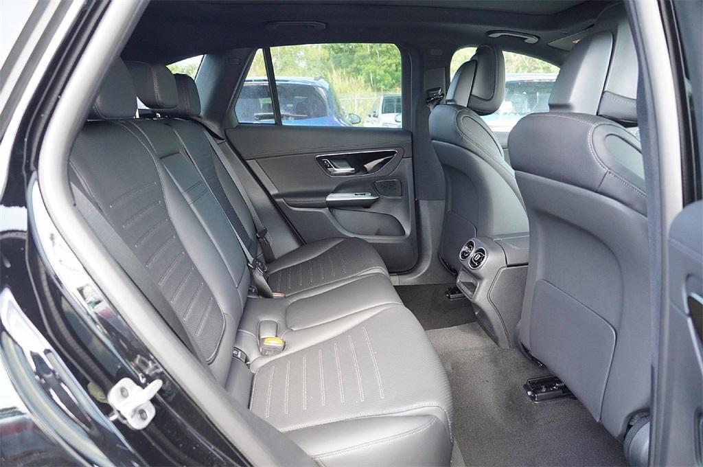 new 2025 Mercedes-Benz GLC 300 car