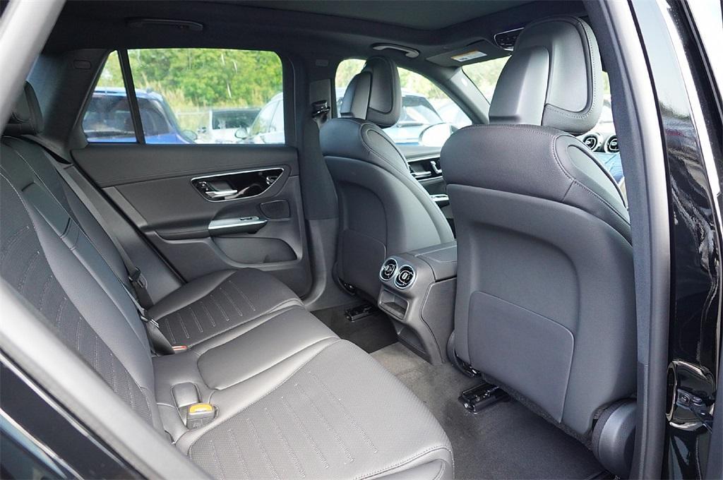 new 2025 Mercedes-Benz GLC 300 car