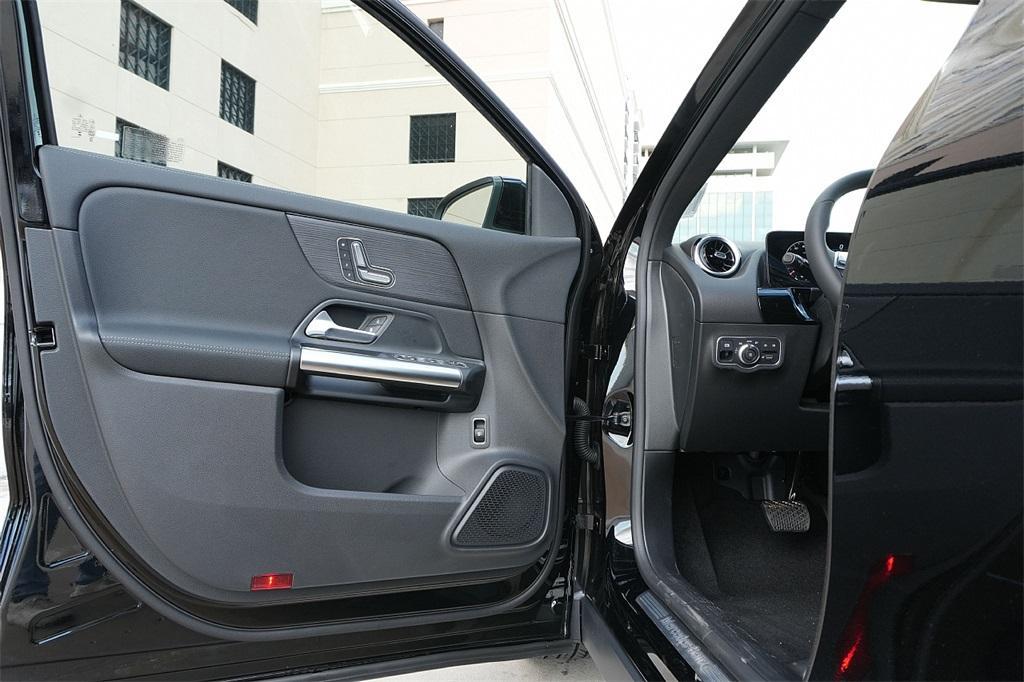 new 2026 Mercedes-Benz GLA 250 car, priced at $39,160