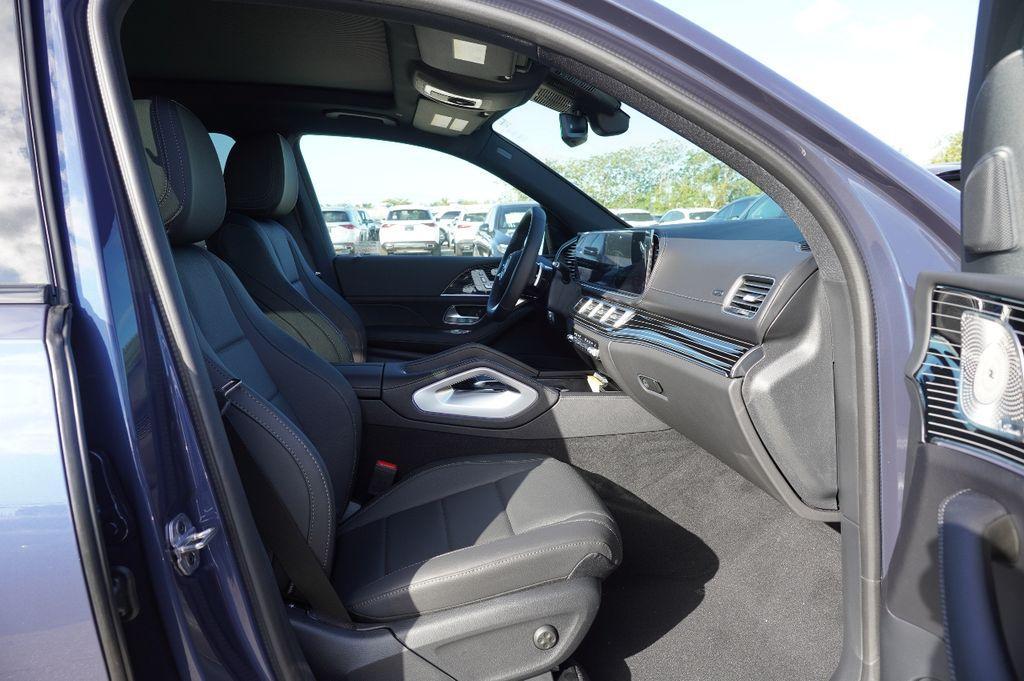 new 2025 Mercedes-Benz GLS 450 car, priced at $100,980