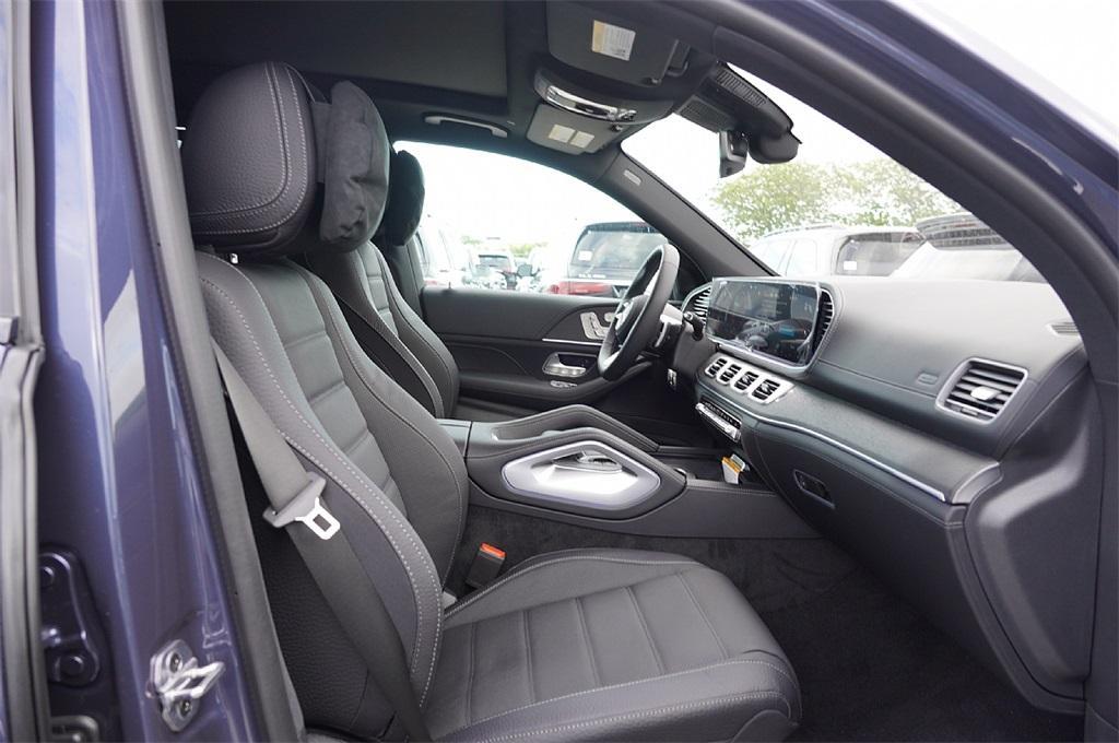 new 2025 Mercedes-Benz GLS 580 car, priced at $112,505