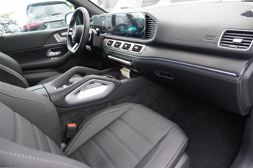 new 2025 Mercedes-Benz GLS 580 car, priced at $112,505