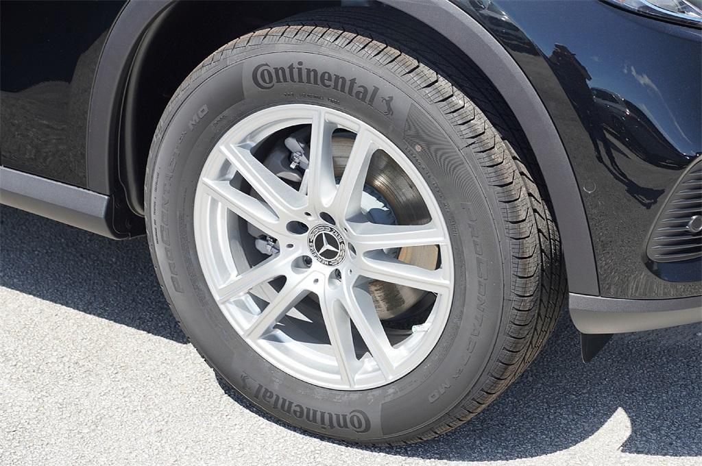 new 2025 Mercedes-Benz GLC 300 car, priced at $48,292