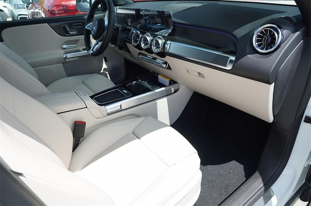 new 2025 Mercedes-Benz GLB 250 car, priced at $40,840